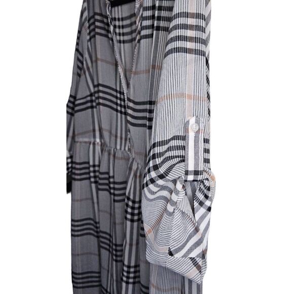 Torrid Plus Size Sheer, Y Neck, High/Low, Button down Plaid Flowy Top, Size 1 - Picture 6 of 8